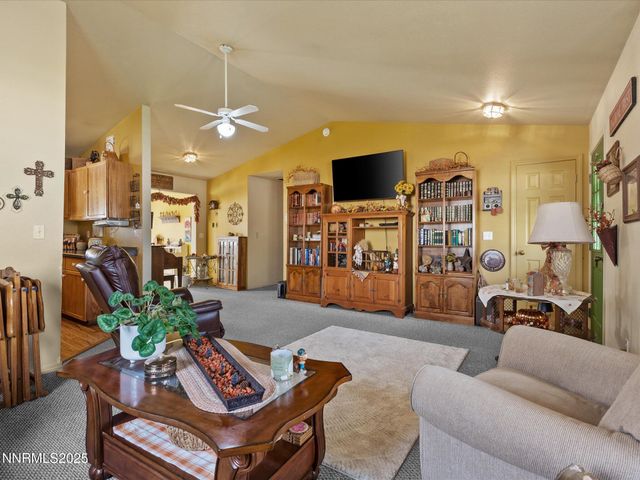 215 Hunter Park Way, Fallon, NV 89406