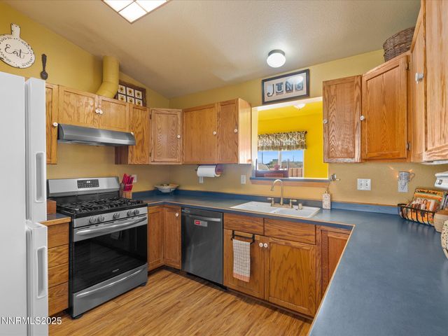 215 Hunter Park Way, Fallon, NV 89406