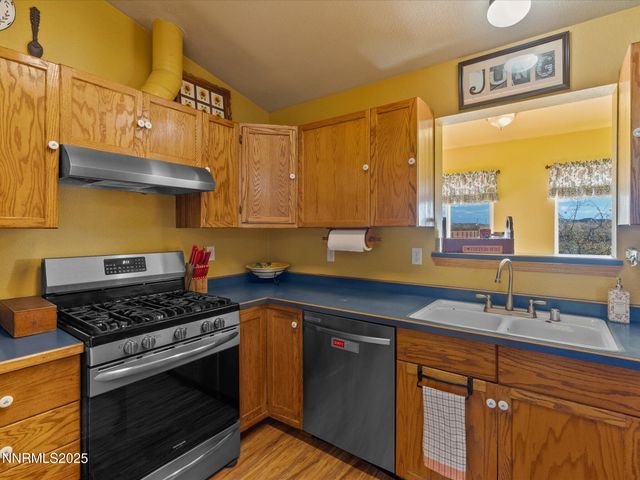 215 Hunter Park Way, Fallon, NV 89406