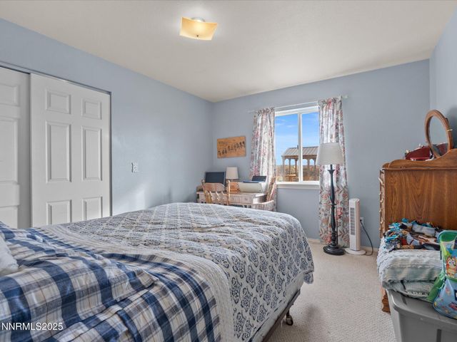 215 Hunter Park Way, Fallon, NV 89406