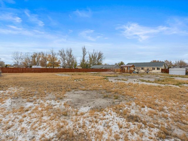 215 Hunter Park Way, Fallon, NV 89406