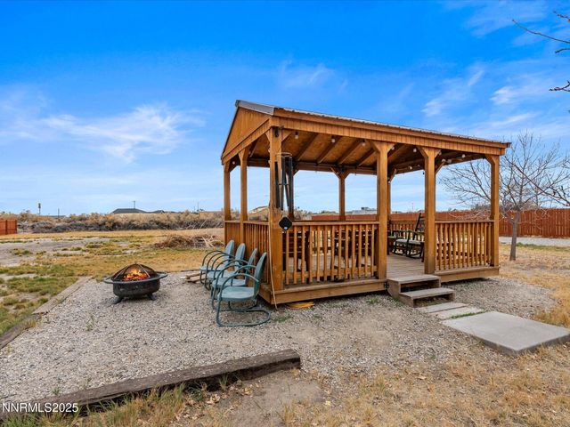 215 Hunter Park Way, Fallon, NV 89406