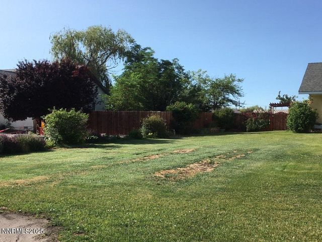 215 Hunter Park Way, Fallon, NV 89406