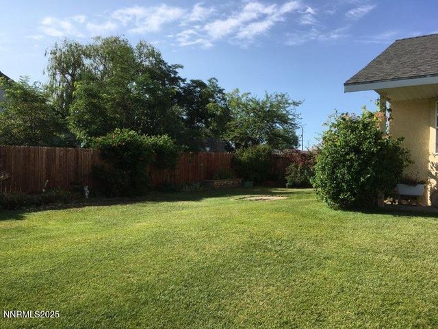 215 Hunter Park Way, Fallon, NV 89406