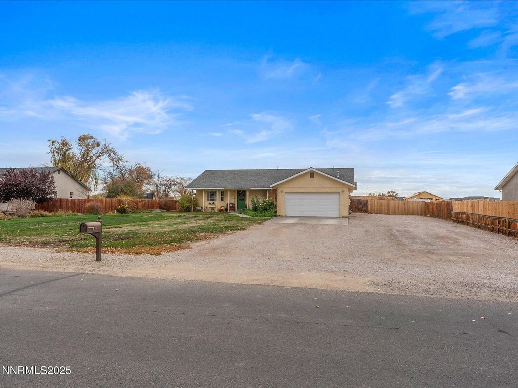 215 Hunter Park Way, Fallon, NV 89406