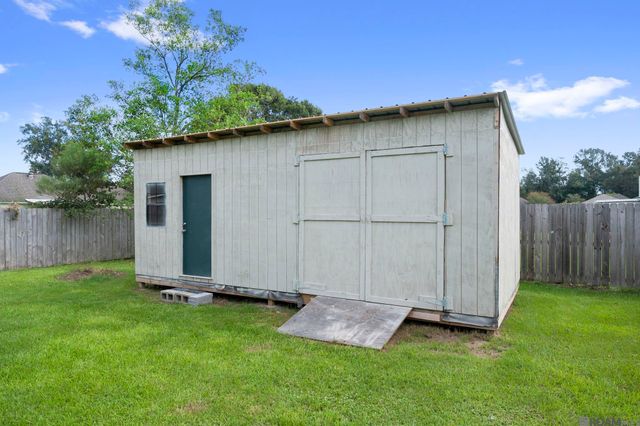 43304 S Henderson Ave, Prairieville, LA 70769