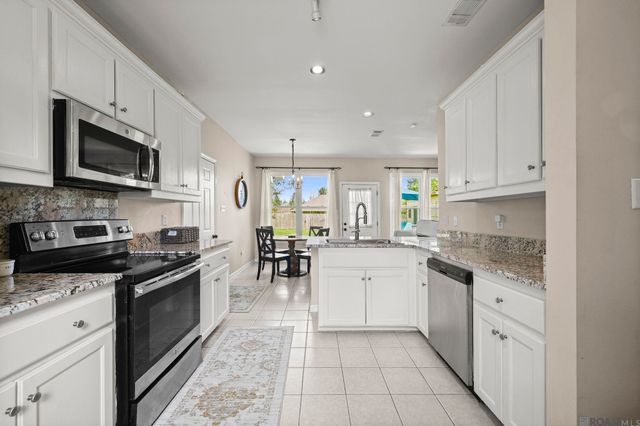 43304 S Henderson Ave, Prairieville, LA 70769