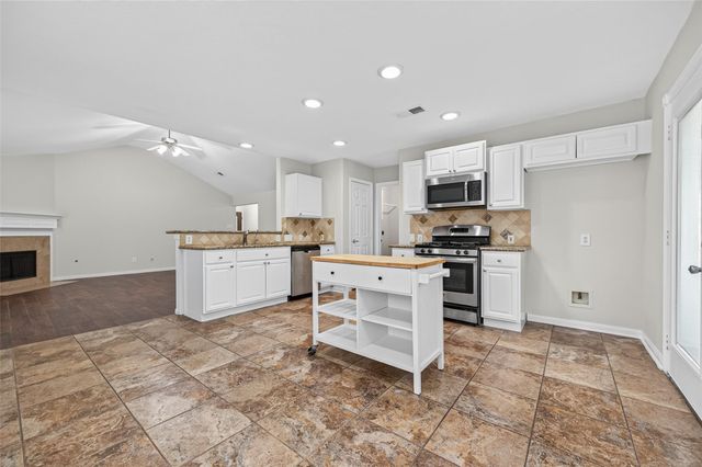 3 Steep Trail Place, Conroe, TX 77385