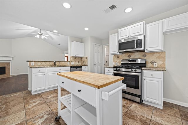 3 Steep Trail Place, Conroe, TX 77385