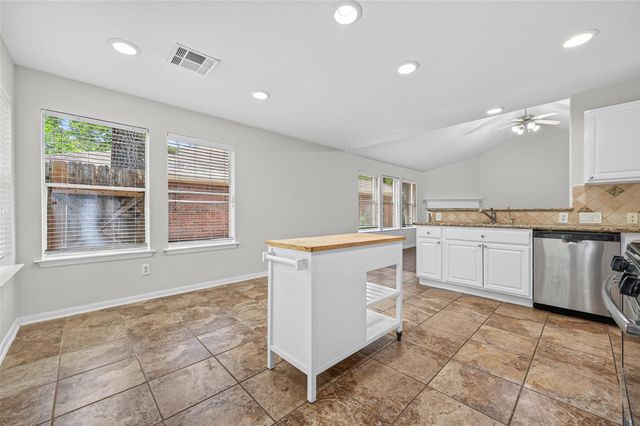3 Steep Trail Place, Conroe, TX 77385