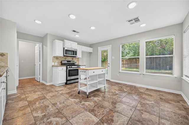 3 Steep Trail Place, Conroe, TX 77385