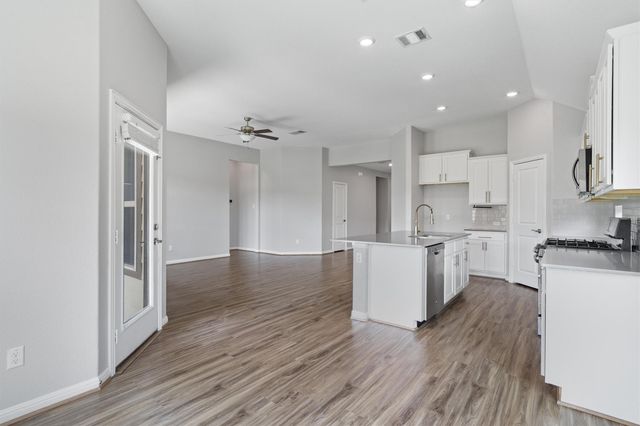 708 Hereford LOOP, Hutto, TX 78634