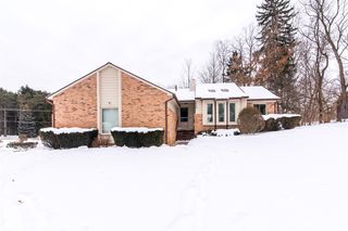 8984 S Christine Drive, Brighton, MI 48114