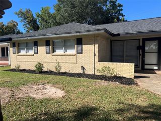 2705 Ammons Street, Baytown, TX 77521