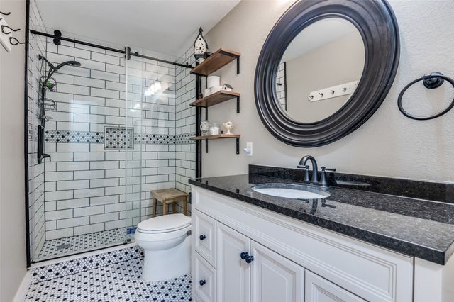 140 Hollis Road, Waxahachie, TX 75167