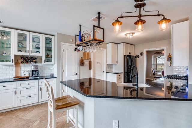 140 Hollis Road, Waxahachie, TX 75167