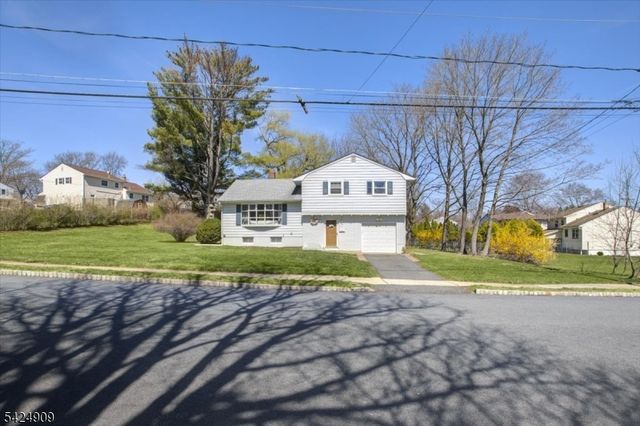 15 Beechwood Dr, Roxbury Twp., NJ 07876