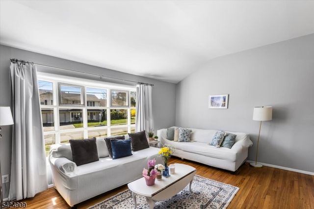 15 Beechwood Dr, Roxbury Twp., NJ 07876