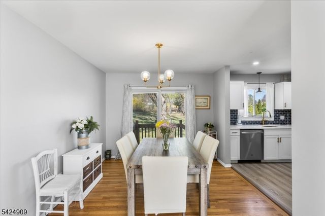 15 Beechwood Dr, Roxbury Twp., NJ 07876