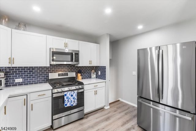 15 Beechwood Dr, Roxbury Twp., NJ 07876