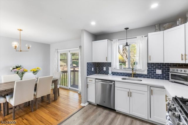 15 Beechwood Dr, Roxbury Twp., NJ 07876