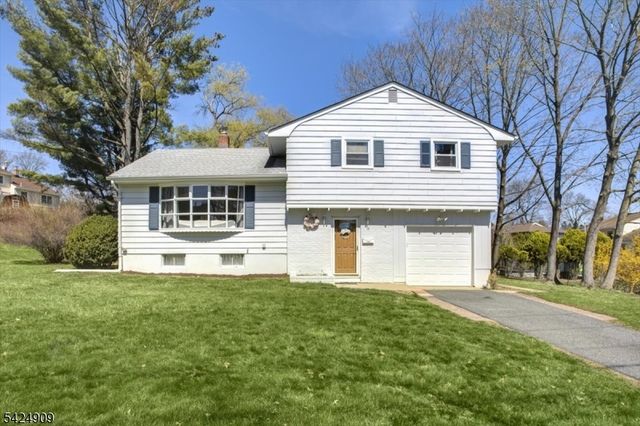 15 Beechwood Dr, Roxbury Twp., NJ 07876