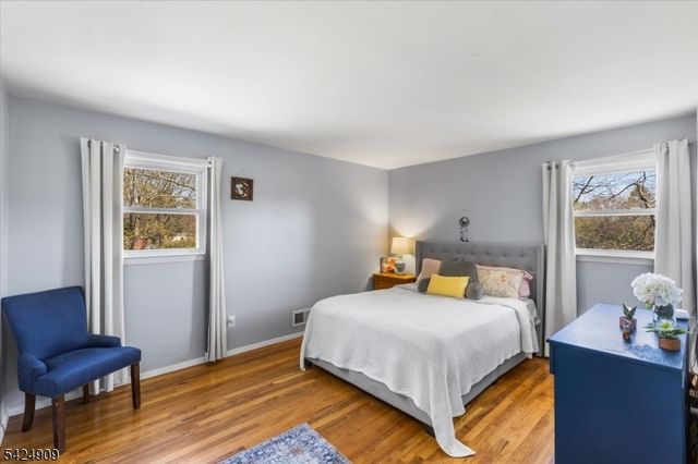 15 Beechwood Dr, Roxbury Twp., NJ 07876