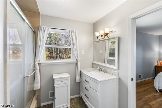 15 Beechwood Dr, Roxbury Twp., NJ 07876