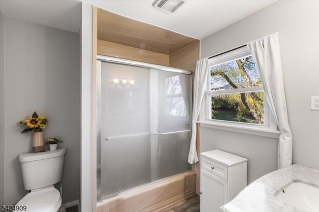 15 Beechwood Dr, Roxbury Twp., NJ 07876