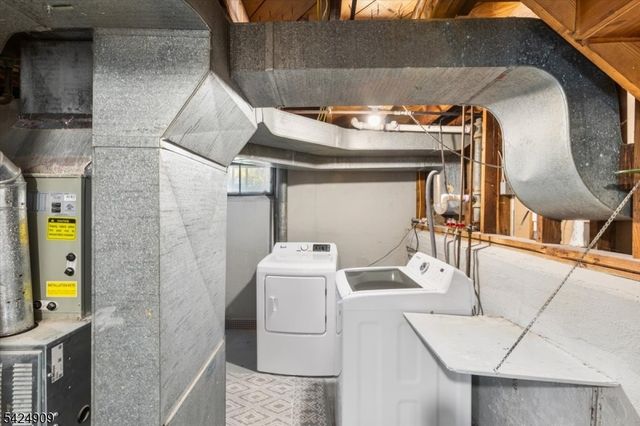 15 Beechwood Dr, Roxbury Twp., NJ 07876