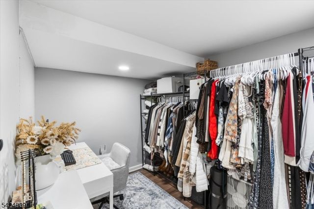 15 Beechwood Dr, Roxbury Twp., NJ 07876