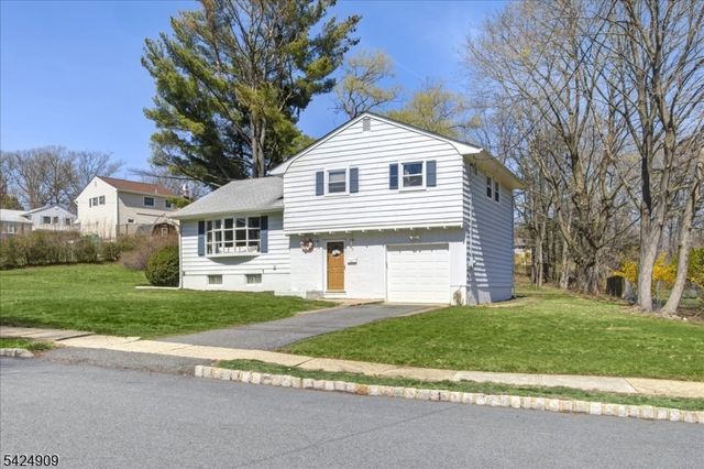 15 Beechwood Dr, Roxbury Twp., NJ 07876