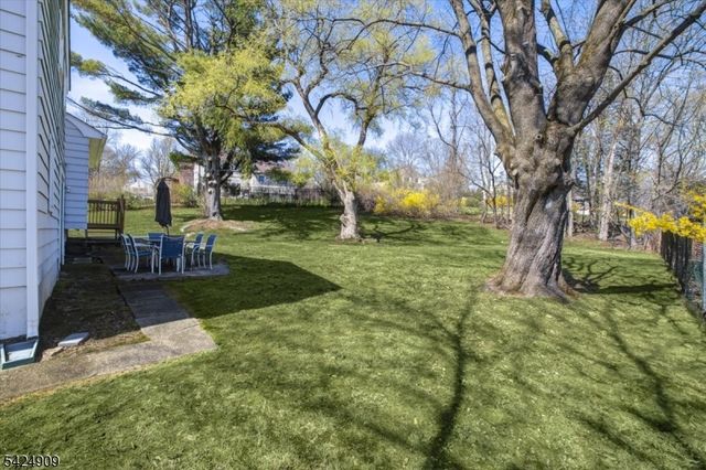 15 Beechwood Dr, Roxbury Twp., NJ 07876