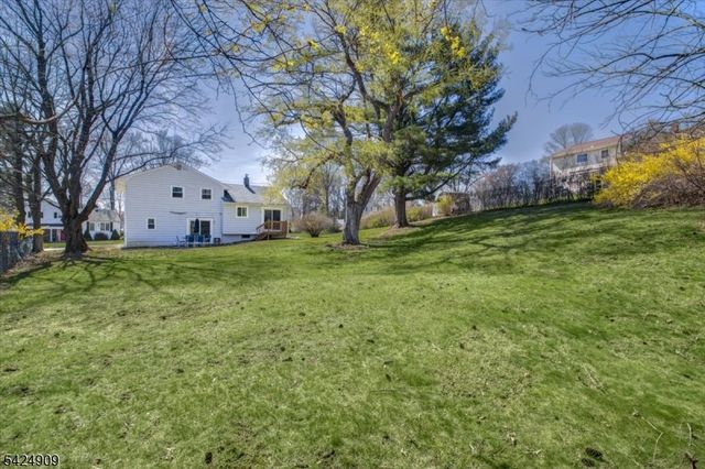 15 Beechwood Dr, Roxbury Twp., NJ 07876