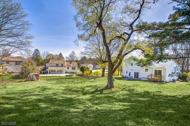 15 Beechwood Dr, Roxbury Twp., NJ 07876