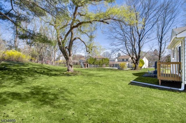 15 Beechwood Dr, Roxbury Twp., NJ 07876