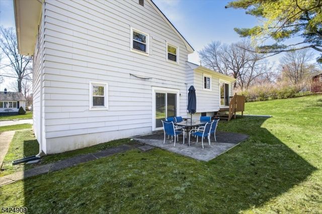 15 Beechwood Dr, Roxbury Twp., NJ 07876