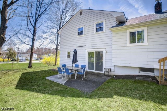 15 Beechwood Dr, Roxbury Twp., NJ 07876