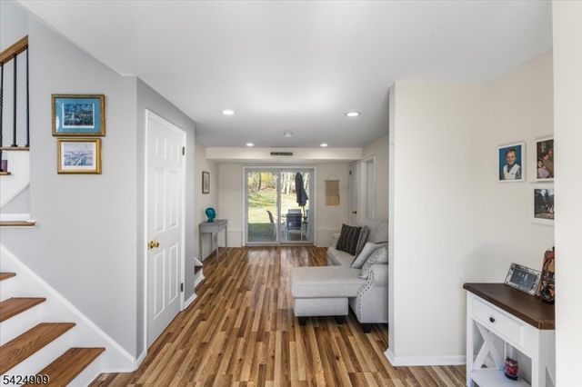 15 Beechwood Dr, Roxbury Twp., NJ 07876