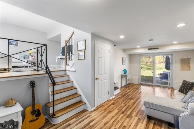 15 Beechwood Dr, Roxbury Twp., NJ 07876