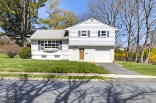15 Beechwood Dr, Roxbury Twp., NJ 07876