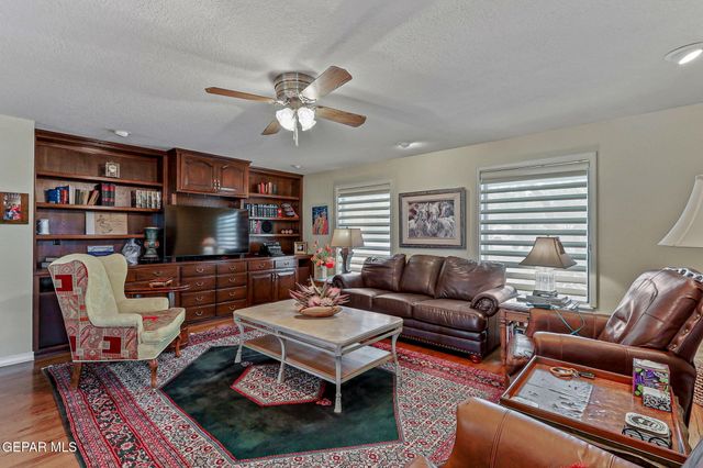 4298 BOY SCOUT Lane, El Paso, TX 79922