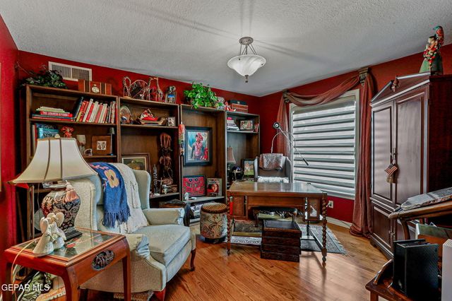 4298 BOY SCOUT Lane, El Paso, TX 79922