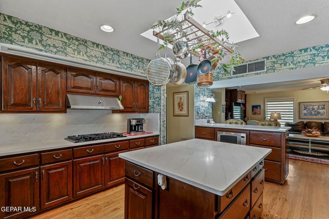 4298 BOY SCOUT Lane, El Paso, TX 79922