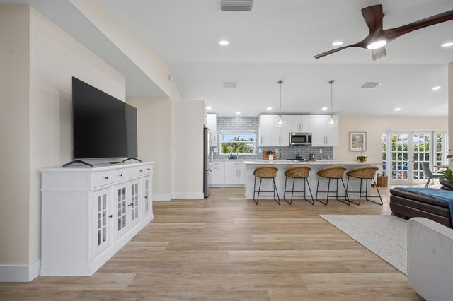 5216 SE ORANGE Street, Stuart, FL 34997