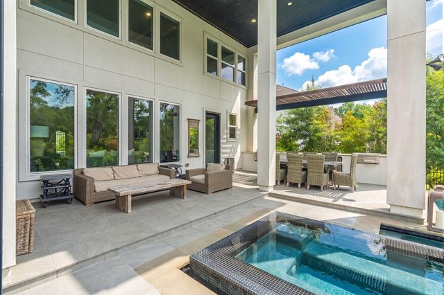 42 N Waterbridge Drive, The Woodlands, TX 77375