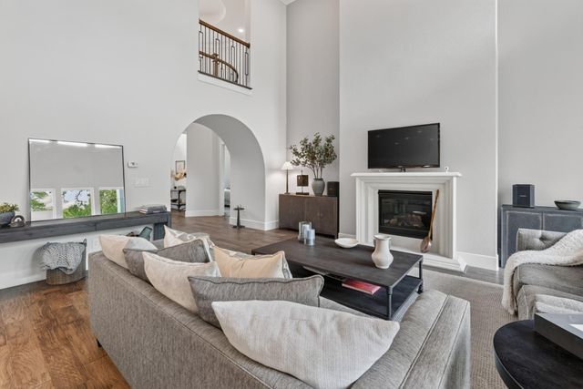 42 N Waterbridge Drive, The Woodlands, TX 77375