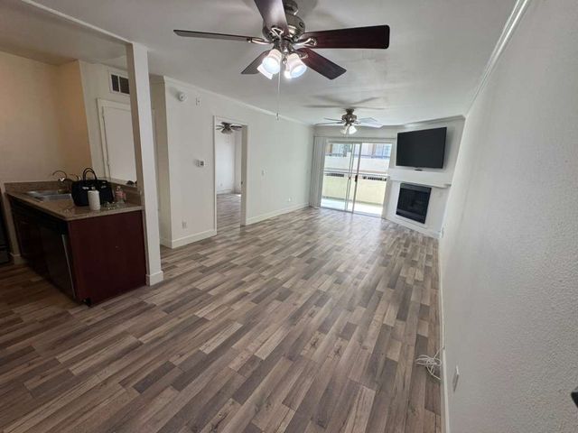 5550 Owensmouth 121, Woodland Hills, CA 91367