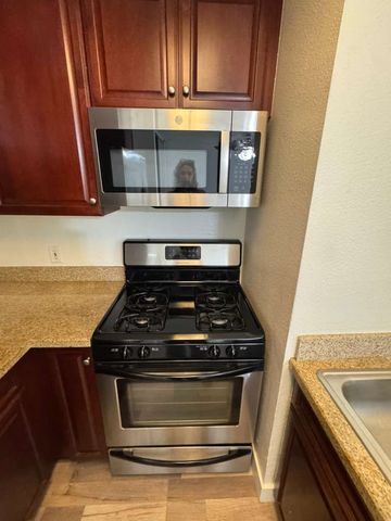 5550 Owensmouth 121, Woodland Hills, CA 91367