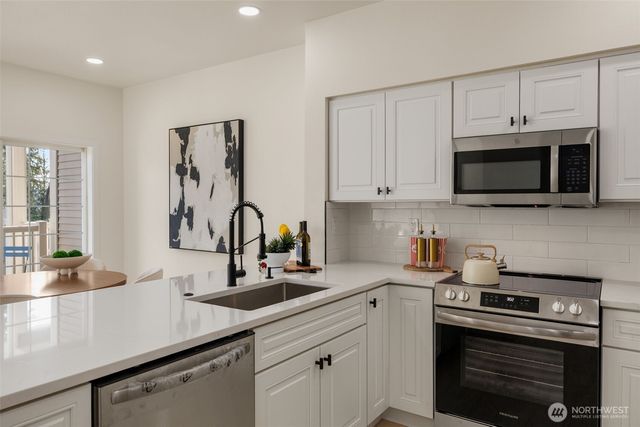 18628 NE 55th Way, Redmond, WA 98052
